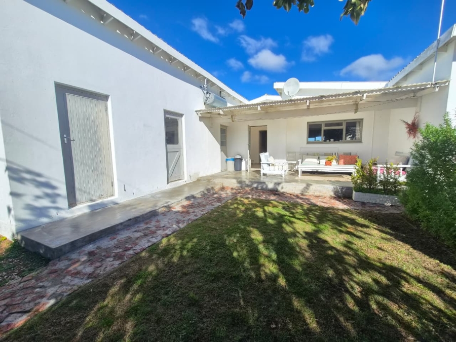 6 Bedroom Property for Sale in Stilbaai Wes Western Cape